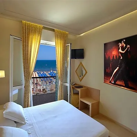Ghirlandina 3* Rimini