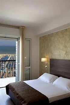 Otel Ghirlandina Rimini