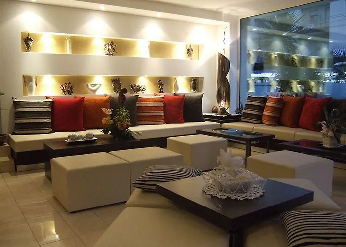 فندق Ghirlandina 3*