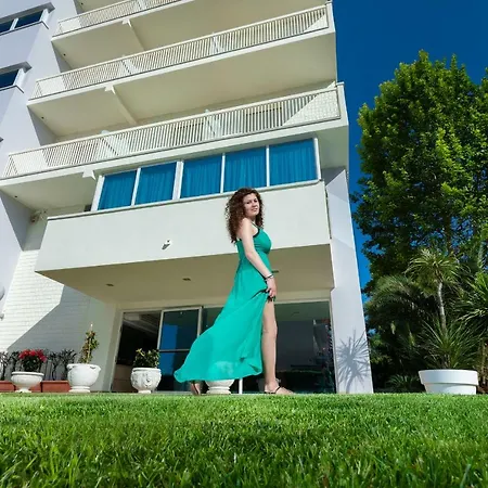 Ghirlandina 3*